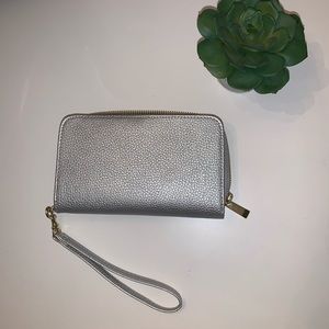 NEW W/O Tags Silver/Gold Shimmer Wallet Wristlet
